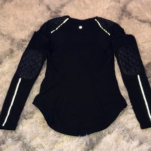 black lululemon top